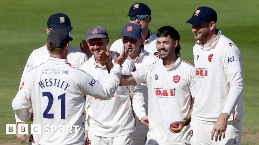 Essex skittle Bears for 78 as 19 wickets tumble