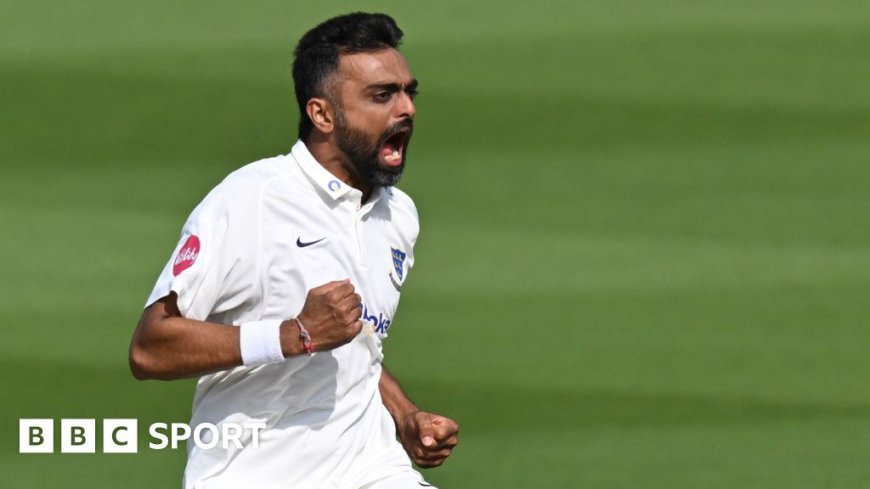 Unadkat leads Sussex bowlers in skittling Glos