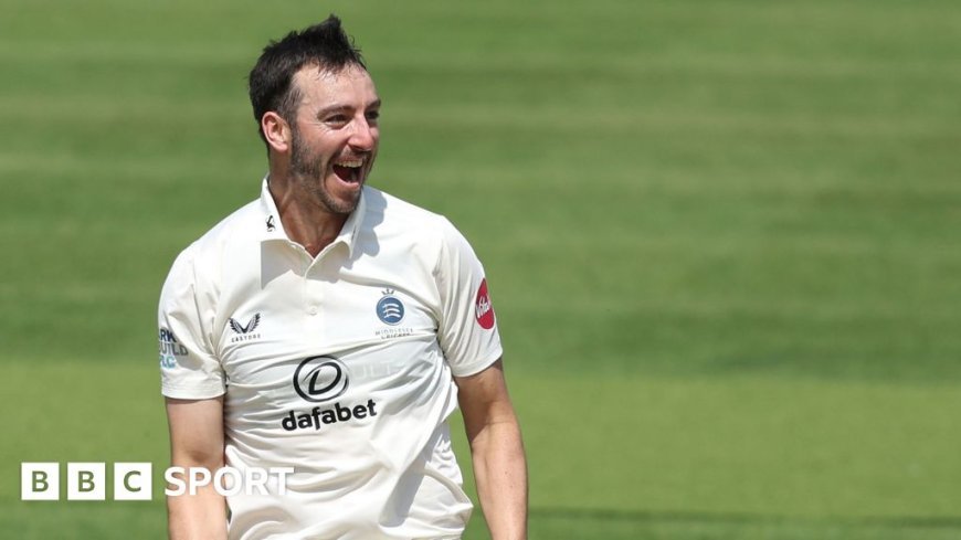 Roland-Jones puts Middlesex on top against Derbys