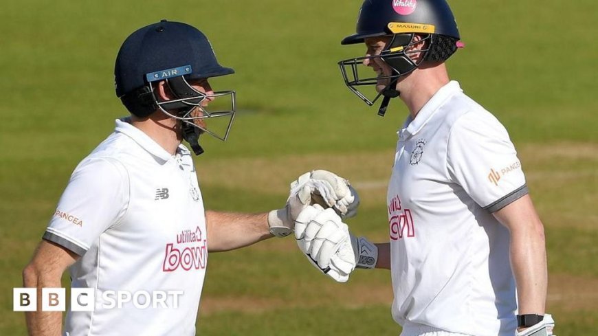 Gubbins & Dawson pile on Hants runs against Pears